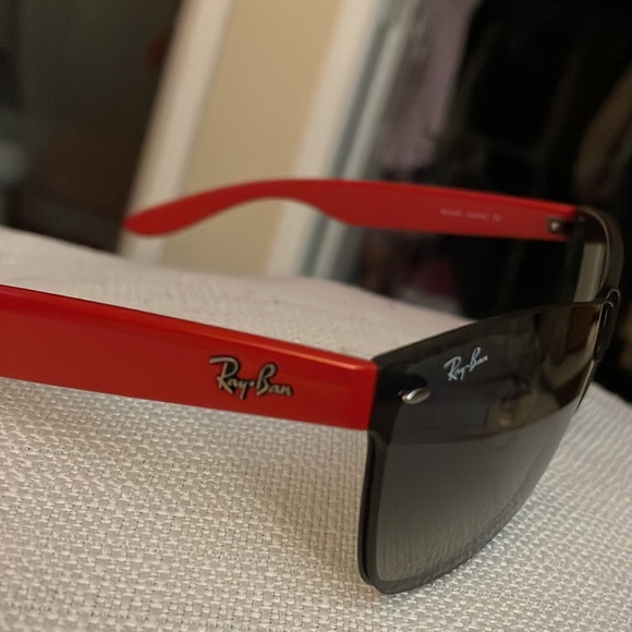 Ray-Ban Sunglasses - Picture 6 of 9